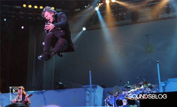 bruce dickinson salto jump Iron Maiden foto @ Rock In Idro, 1 Giugno 2014 - by Paolo Bianco