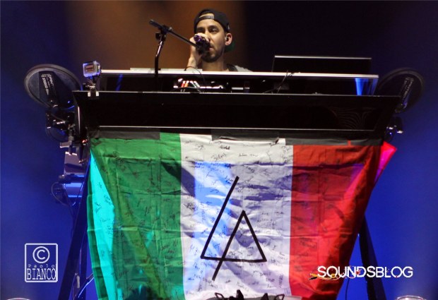 bandiera fan club italia Linkin Park foto concerto @ Milano Ippodromo City Sound, 10 Giugno 2014 - photo by Paolo Bianco