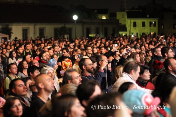 pubblico Lucca 2013 - concerti sul palco principale. Foto di Paolo Bianco