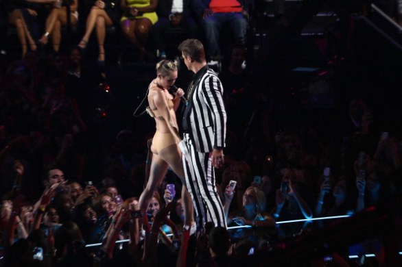 Miley Cyrus Twerking Vma 2013